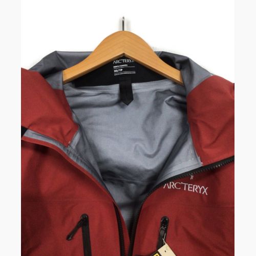 ARC'TERYX (アークテリクス) トレッキングウェア(ジャケット) メンズ SIZE XS レッド/オックスブラッド 中国製 2023年製 直営店限定カラー GORE-TEX アルファSVジャケット X000007555