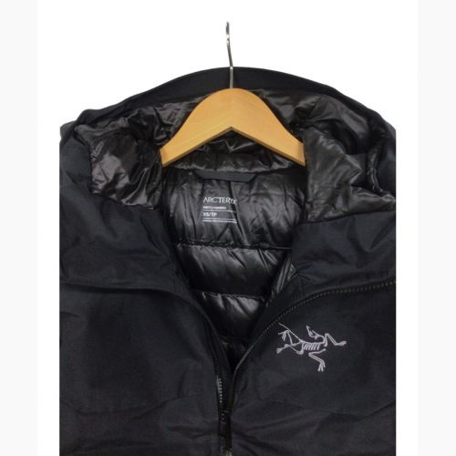 ARC'TERYX (アークテリクス) トレッキングウェア(ジャケット) メンズ SIZE XS ブラック 品薄品 2023年 中国製 ダウンジャケット GORE-TEX マカイ ライトウェイト ジャケット X000007430