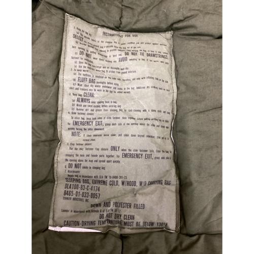 US軍 (ユーエスグン) マミー型シュラフ 1983年製/エクストリームコールド SLEEPING BAG, EXTREME COLD WEATHER, W/HOOD, W/O CARRYING BAG 【冬用】 約83×213㎝