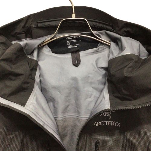 ARC'TERYX (アークテリクス) アウトドアウェア(ジャケット) メンズ SIZE M ブラック 2023年製 バードエイド冊子付属 X000006454 アルファジャケット