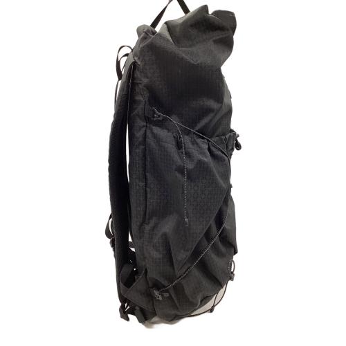 CAYL (ケイル) バックパック ブラック ガヤ ロールトップ ビーグリッドソリッド Gaya Roll Top  B Grid Solid 背面長 約41～45cm