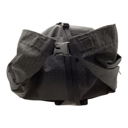 CAYL (ケイル) バックパック ブラック ガヤ ロールトップ ビーグリッドソリッド Gaya Roll Top  B Grid Solid 背面長 約41～45cm