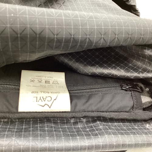 CAYL (ケイル) バックパック ブラック ガヤ ロールトップ ビーグリッドソリッド Gaya Roll Top  B Grid Solid 背面長 約41～45cm