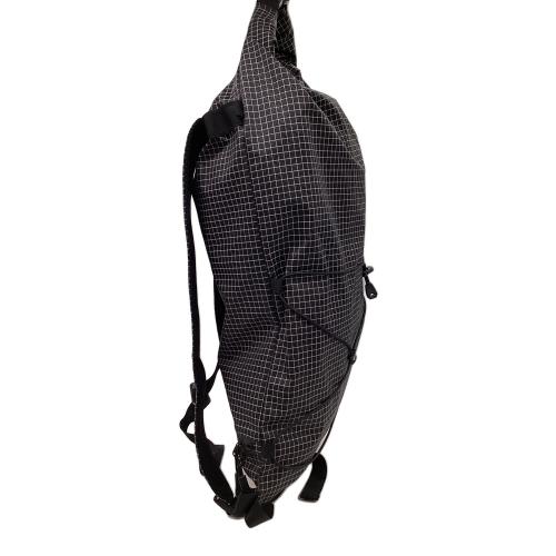 JINDAIJI MOUNTAIN WORKS (ジンダイジマウンテンワークス) デイパック ブラック×ホワイト ULバックパック 登山向け Toad Sack JIMBA