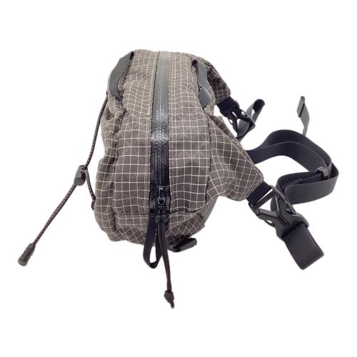 RawLow Mountain works (ロウロウ マウンテンワークス) ショルダーバッグ ブラック NUTS PACｋ ナッツパック