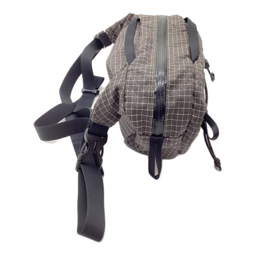 RawLow Mountain works (ロウロウ マウンテンワークス) ショルダーバッグ ブラック NUTS PACｋ ナッツパック