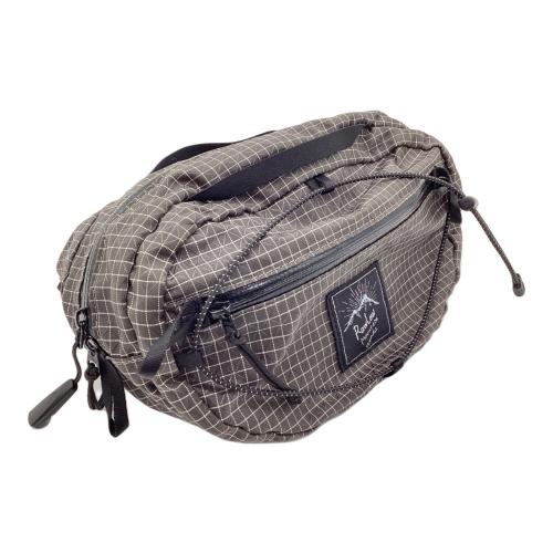 RawLow Mountain works (ロウロウ マウンテンワークス) ショルダーバッグ ブラック NUTS PACｋ ナッツパック