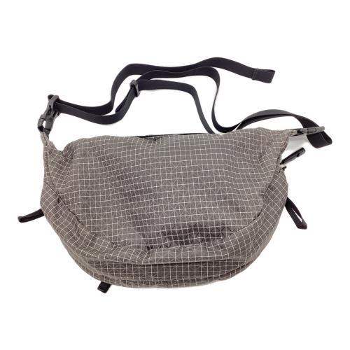 RawLow Mountain works (ロウロウ マウンテンワークス) ショルダーバッグ ブラック NUTS PACｋ ナッツパック