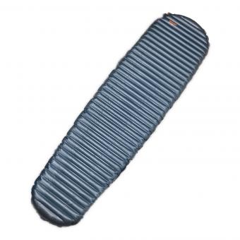 THERMAREST (サーマレスト) エアーマット ネイビー ポンプサック付 R値：2.3 レギュラー ネオエアー ウーバーライト