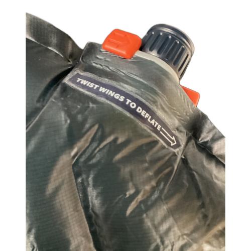 THERMAREST (サーマレスト) エアーマット ネイビー ポンプサック付 R値：2.3 レギュラー ネオエアー ウーバーライト