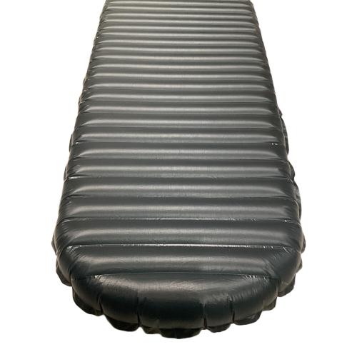 THERMAREST (サーマレスト) エアーマット ネイビー ポンプバッグ付き Sサイズ(119x51x6.4cm)/170g NeoAir Uberlite