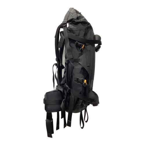ARC'TERYX (アークテリクス) バックパック ブラック M40