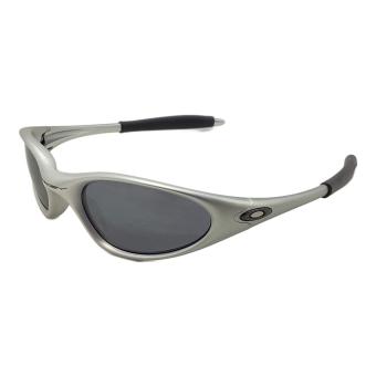 OAKLEY (オークリー) サングラス FM：5.56 LENS：BK 廃盤品 シルバー MINUTE