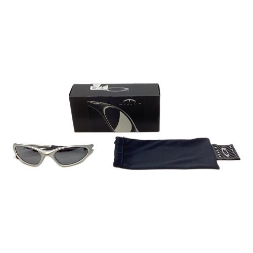 OAKLEY (オークリー) サングラス FM：5.56 LENS：BK 廃盤品 シルバー MINUTE