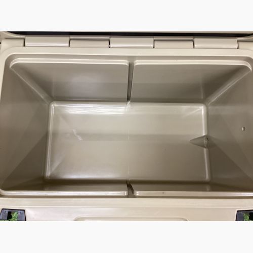 ICE AGE (アイスエイジ) クーラーボックス 45QT 42.6L カーキ カッティングボード・バスケット・ドリンクホルダー付 ROTO-MOLDED COOLER