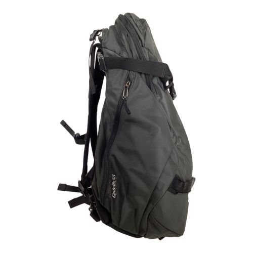 ARC'TERYX (アークテリクス) バックパック 38L グレー×ブラック 9505 QUINTIC38 背面長 約46～50cm 21-30L(日帰り)