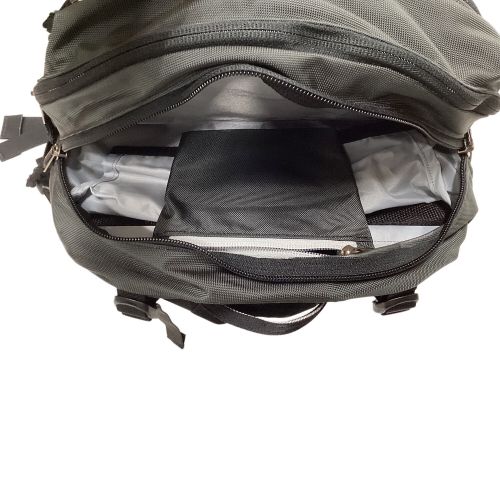 ARC'TERYX (アークテリクス) バックパック 38L グレー×ブラック 9505 QUINTIC38 背面長 約46～50cm 21-30L(日帰り)