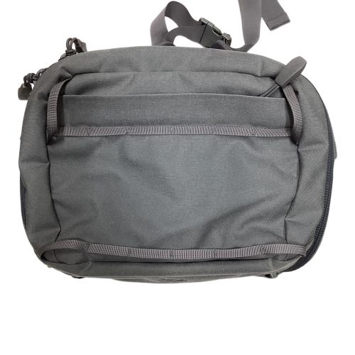 ARC'TERYX (アークテリクス) バックパック 30L グレー 17723 ASSAULT30 背面長 約41～45cm 21-30L(日帰り)