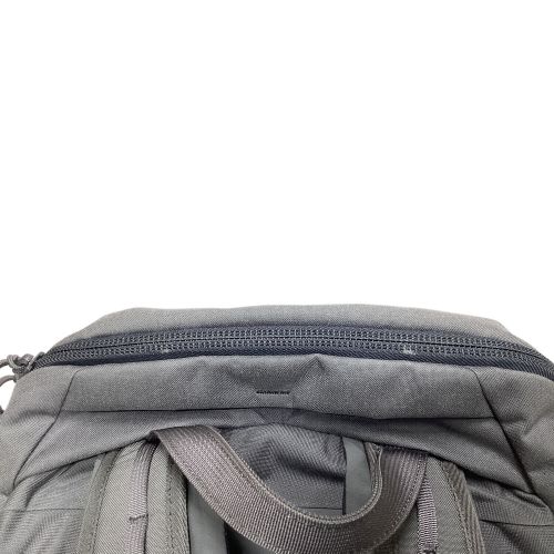 ARC'TERYX (アークテリクス) バックパック 30L グレー 17723 ASSAULT30 背面長 約41～45cm 21-30L(日帰り)