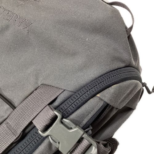 ARC'TERYX (アークテリクス) バックパック 30L グレー 17723 ASSAULT30 背面長 約41～45cm 21-30L(日帰り)