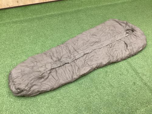 CARINTHIA (カリンシア) マミー型シュラフ(化繊) DEFENCE4 SIZE 200 【冬用】