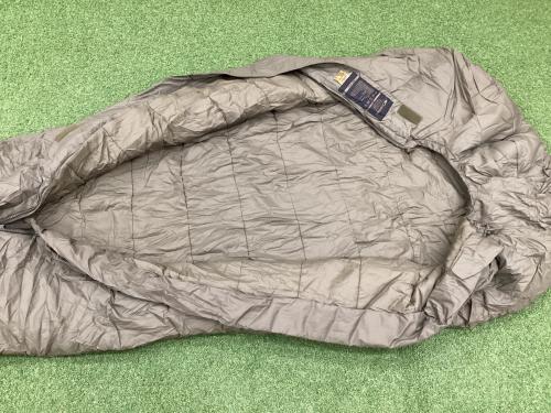 CARINTHIA (カリンシア) マミー型シュラフ(化繊) DEFENCE4 SIZE 200 【冬用】