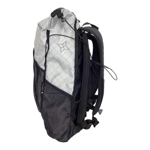 PAAGO WORKS (パーゴワークス) バックパック 16L ホワイト×ブラック YAMAP別注 BUDDY 16 背面長40cm以下 ～20L(日帰り)