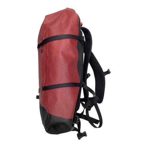 crux (クラックス) バックパック 20L レッド×ブラック RK20 背面長 約41～45cm ～20L(日帰り)