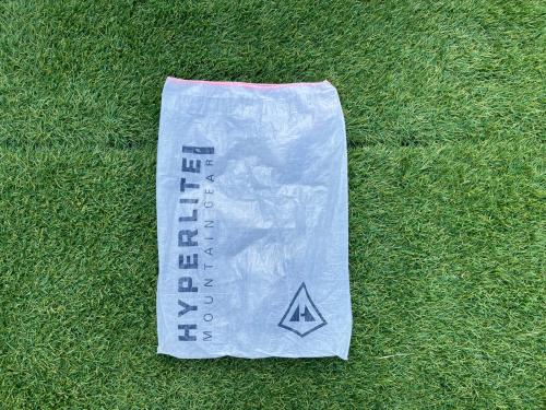 Hyperlite Mountain Gear 登山用テント ※ポールは別売りです。 幕体重量:476g MID1 約137×271×137cm 1～2人用 程度B スカートなし ハンマーなし/説明書あり ダイニーマ