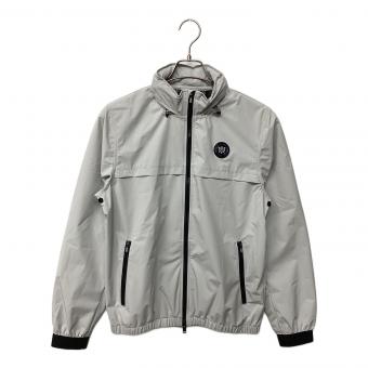 sy32 by sweet years アウター ゴルフウェア(トップス) SYG-24S14 BACK SILVER METALLIC PRINT ZIP JACKET メンズ SIZE M ライトグレー
