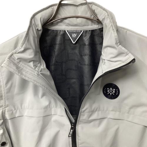 sy32 by sweet years アウター ゴルフウェア(トップス) SYG-24S14 BACK SILVER METALLIC PRINT ZIP JACKET メンズ SIZE M ライトグレー