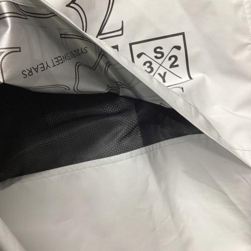 sy32 by sweet years アウター ゴルフウェア(トップス) SYG-24S14 BACK SILVER METALLIC PRINT ZIP JACKET メンズ SIZE M ライトグレー