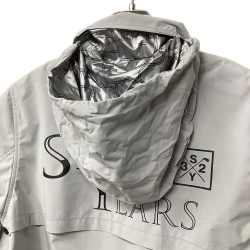 sy32 by sweet years アウター ゴルフウェア(トップス) SYG-24S14 BACK SILVER METALLIC PRINT ZIP JACKET メンズ SIZE M ライトグレー