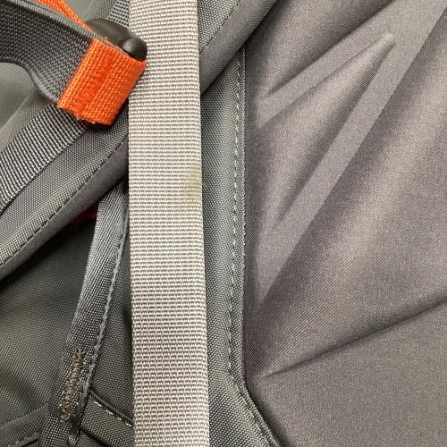MOUNTAIN HARD WEAR (マウンテンハードウェア) バックパック OU5955 SIZE S/M グレー×ホワイト SOUTH COL 70