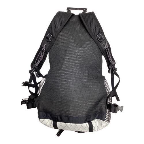 and wander (アンドワンダー) バックパック 574-2975116 ホワイト X-Pac 20L daypack