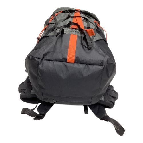 MOUNTAIN HARD WEAR (マウンテンハードウェア) バックパック OE3920 38L グレー×ブラック マウンテンライト38