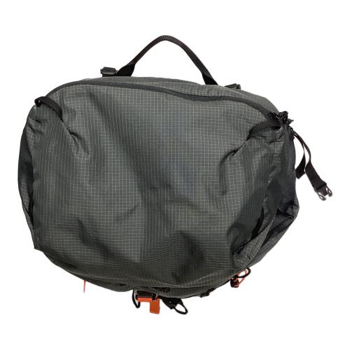 MOUNTAIN HARD WEAR (マウンテンハードウェア) バックパック OE3920 38L グレー×ブラック マウンテンライト38