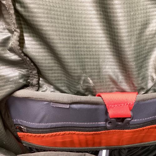 OSPREY (オスプレー) バックパック グリーン×オレンジ atmos 65 AG