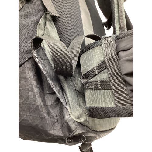 MOUNTAIN HARD WEAR (マウンテンハードウェア) バックパック ブラック×グレー マウンテンライト28 背面長40cm以下 21-30L(日帰り)