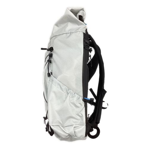 ZEROGRAM (ゼログラム) バックパック ホワイト ZU2BPX2404 ランディLT 25 背面長40cm以下 25L