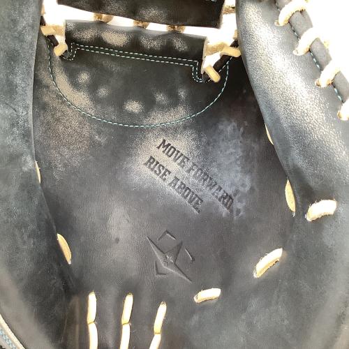 【未使用】 TITLE Throwback アニバーサリー・バッグ・グローブ 直営店限定】人気のグラブボディバッグに限定カラーが登場 – 革