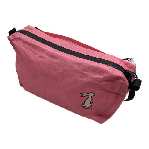 HIGH TAIL DESIGNS (ハイテイルデザイン) ショルダーポーチ ピンク