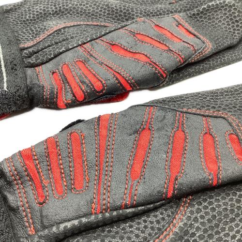 東京ヤクルトスワローズ (トウキョウヤクルトスワローズ) 応援グッズ ブラック×レッド バッティンググローブ 刺繍入りグローブ プロ仕様モデル