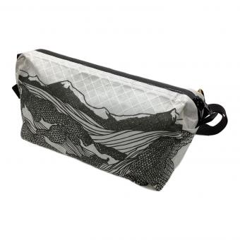 HIGH TAIL DESIGN (ハイテイルデザイン) 登山雑貨 ホワイト SKETCH 河戸良佑コラボデザイン ファニーパック Funny Pack 1L