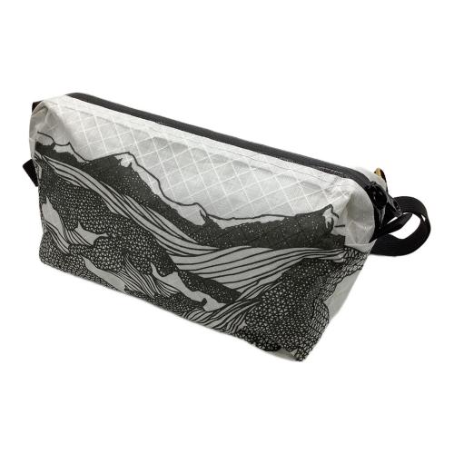 HIGH TAIL DESIGN (ハイテイルデザイン) 登山雑貨 ホワイト SKETCH 河戸良佑コラボデザイン ファニーパック Funny Pack 1L