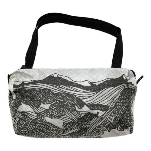 HIGH TAIL DESIGN (ハイテイルデザイン) 登山雑貨 ホワイト SKETCH 河戸良佑コラボデザイン ファニーパック Funny Pack 1L