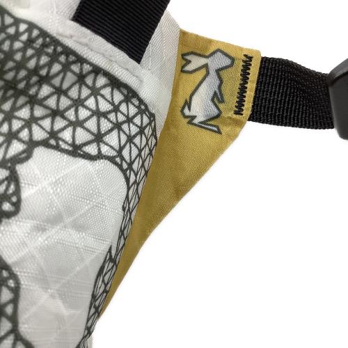 HIGH TAIL DESIGN (ハイテイルデザイン) 登山雑貨 ホワイト SKETCH 河戸良佑コラボデザイン ファニーパック Funny Pack 1L