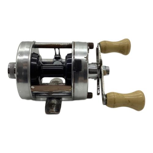 Abu Garcia アンバサダー2500C ベイトリール リール フットNo.821100(推定1982年11月製) ケース付  ドラグノブ4本爪・ショートツインハンドルカスタムの可能性・ Hi Speedステッカー黒筆記体
