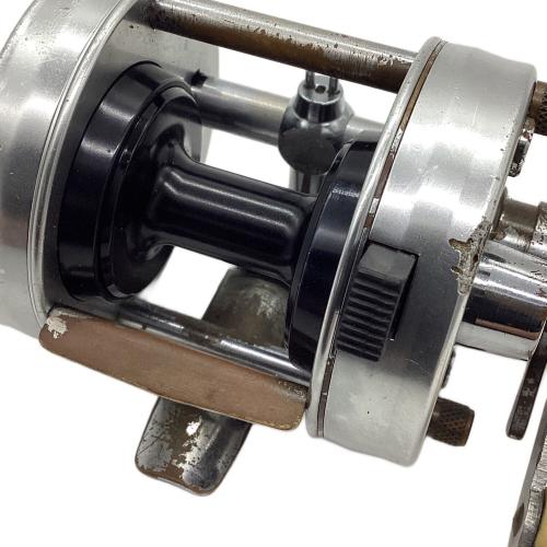 Abu Garcia アンバサダー2500C ベイトリール リール フットNo.821100(推定1982年11月製) ケース付  ドラグノブ4本爪・ショートツインハンドルカスタムの可能性・ Hi Speedステッカー黒筆記体