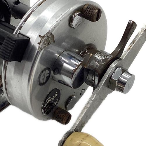 Abu Garcia アンバサダー2500C ベイトリール リール フットNo.821100(推定1982年11月製) ケース付  ドラグノブ4本爪・ショートツインハンドルカスタムの可能性・ Hi Speedステッカー黒筆記体
